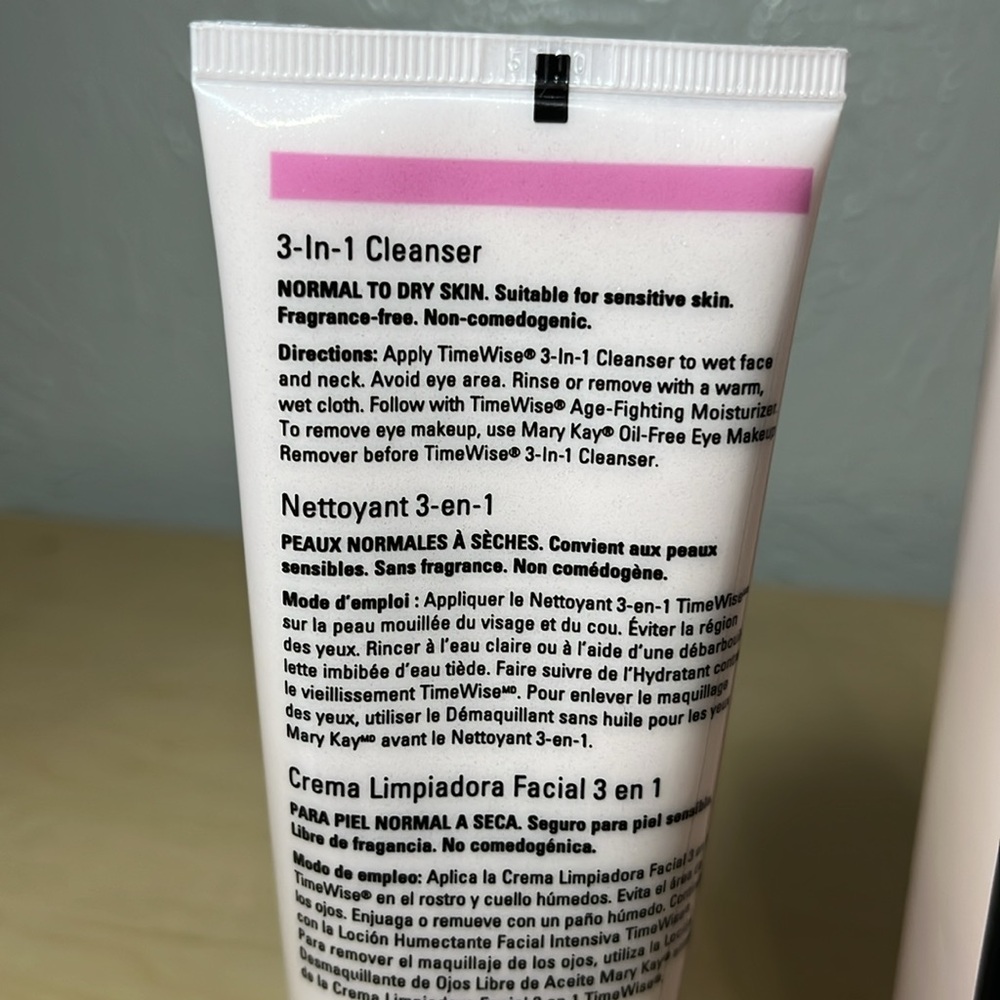 Mary Kay timewise three and one cleaner for normal to dry skin - Picture 2 of 5